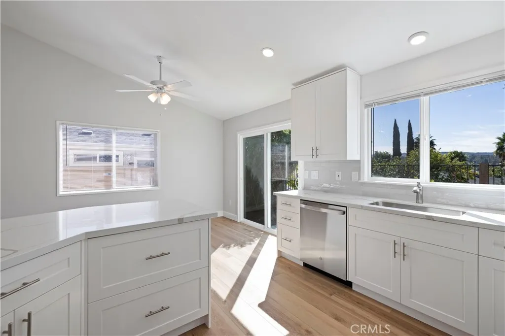 20066 Crestview, Canyon Country, California 91351 home-pic-3