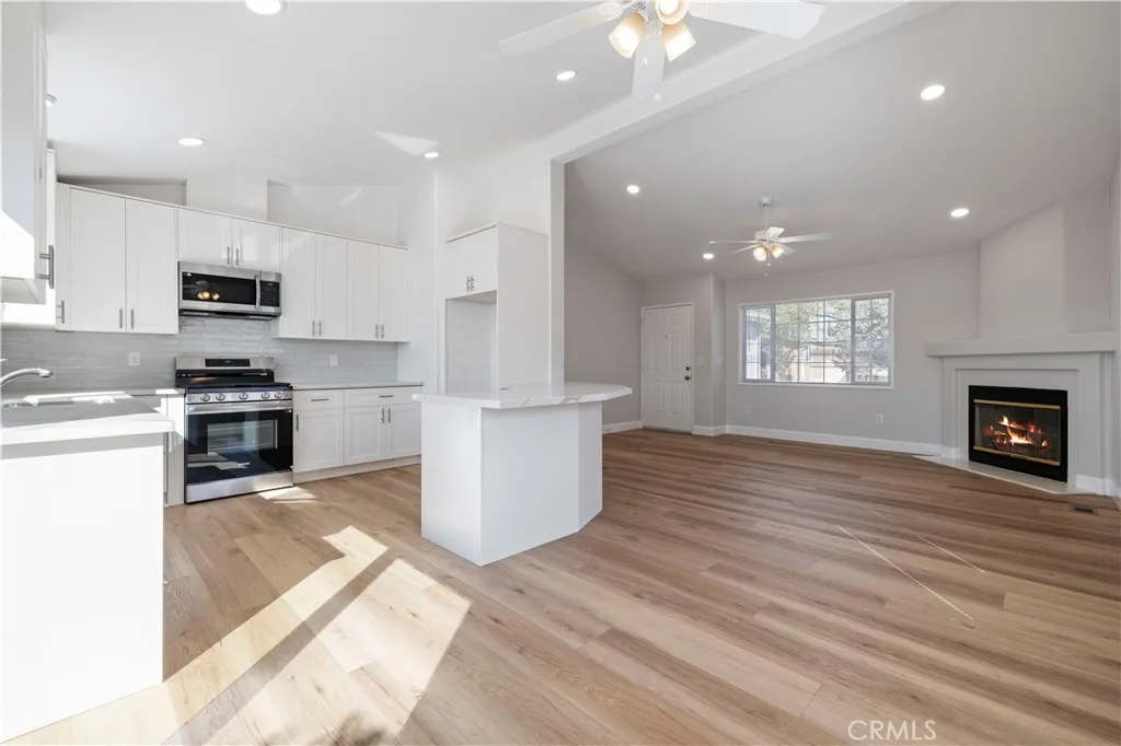 20066 Crestview, Canyon Country, California 91351 home-pic-4