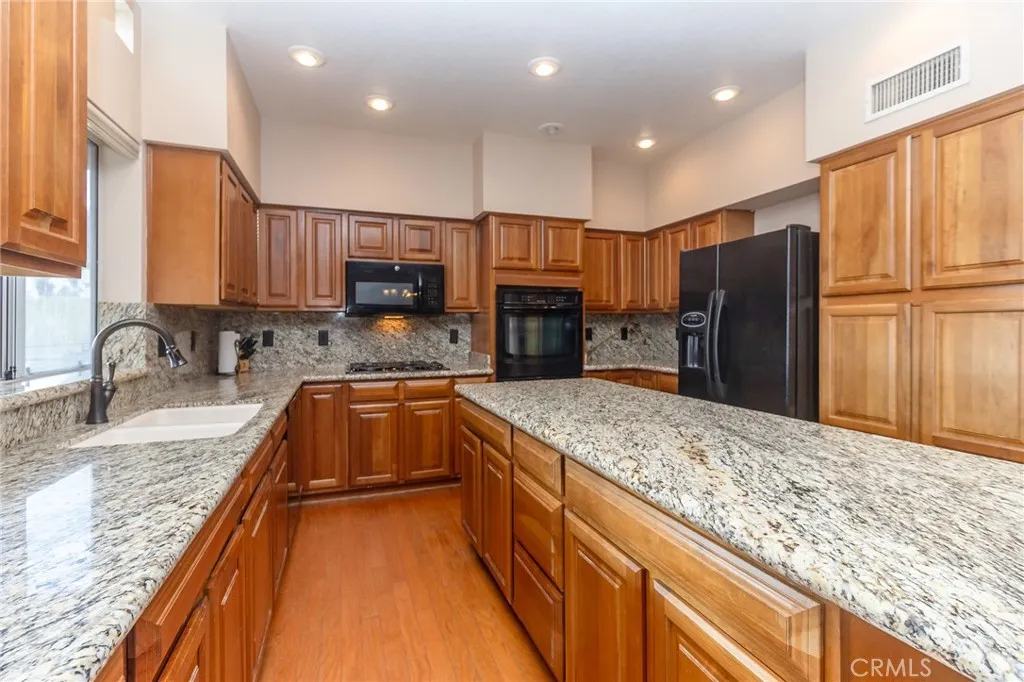 915 Beach Drive, Needles, California 92363 home-pic-31