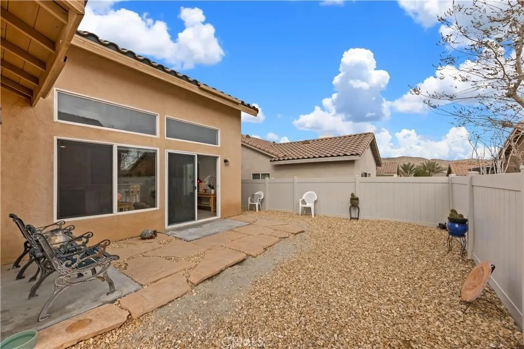 7466 Via Real Lane, Yucca Valley, California 92284 home-pic-24
