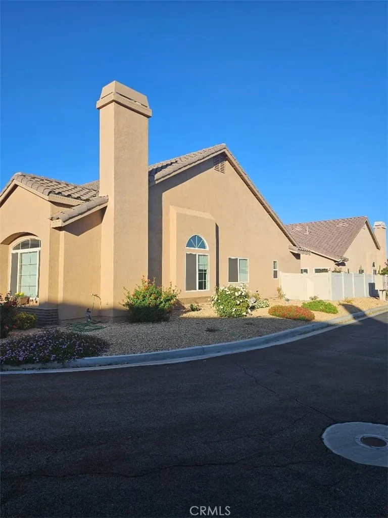 7466 Via Real Lane, Yucca Valley, California 92284 home-pic-3