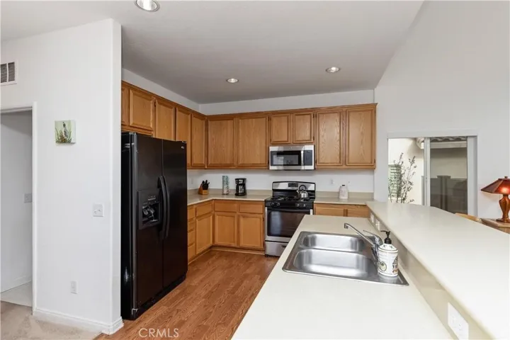 Lovely Kitchen Has Plenty of Cabinetry