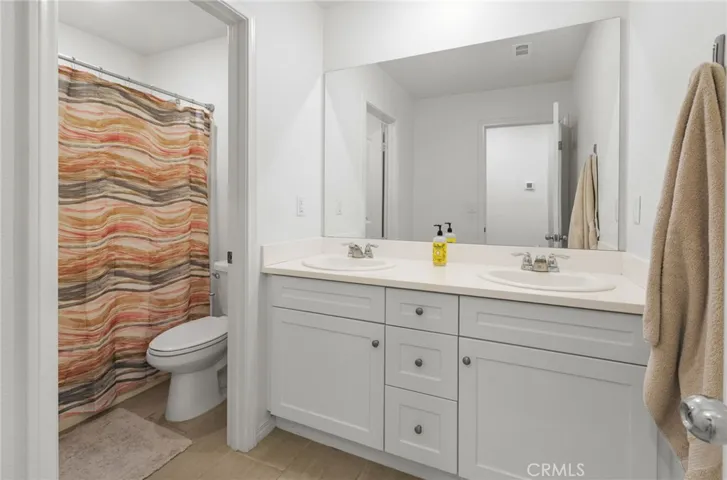 Upstairs Hallway Bathroom