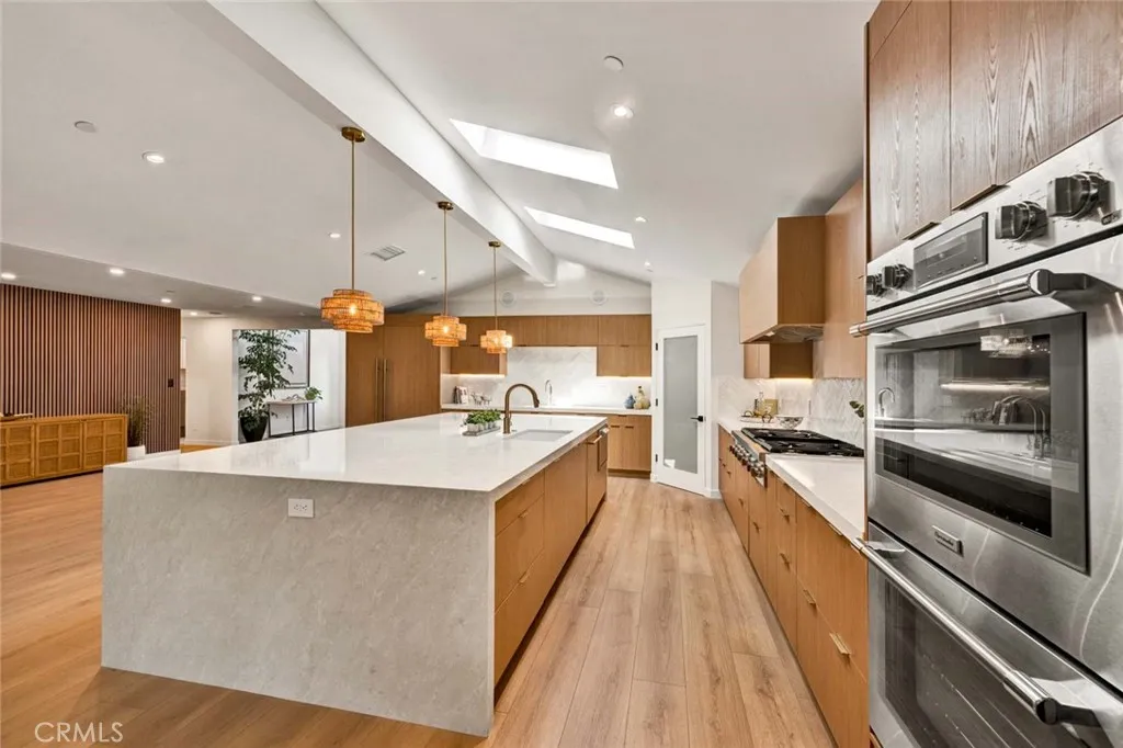 A CHEF WOULD BE DELIGHTED TO COOK IN THIS KITCHEN!
