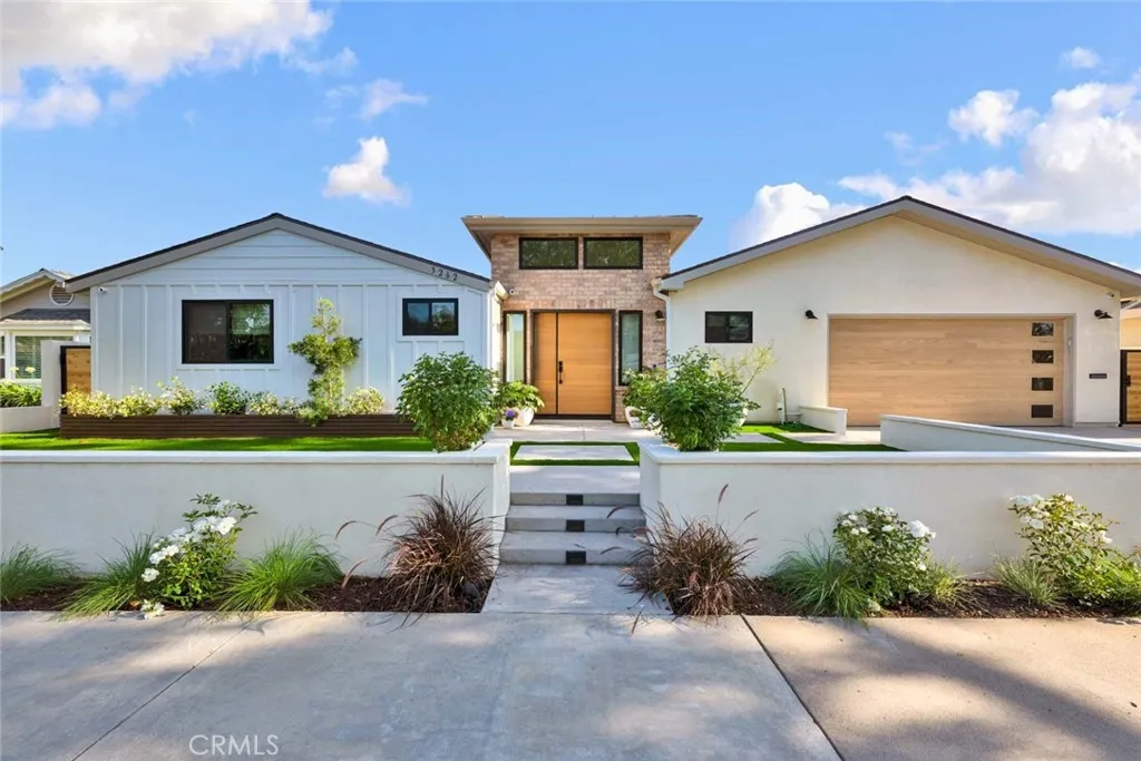 WELCOME TO YOUR NEXT CHAPTER IN ROSSMOOR!