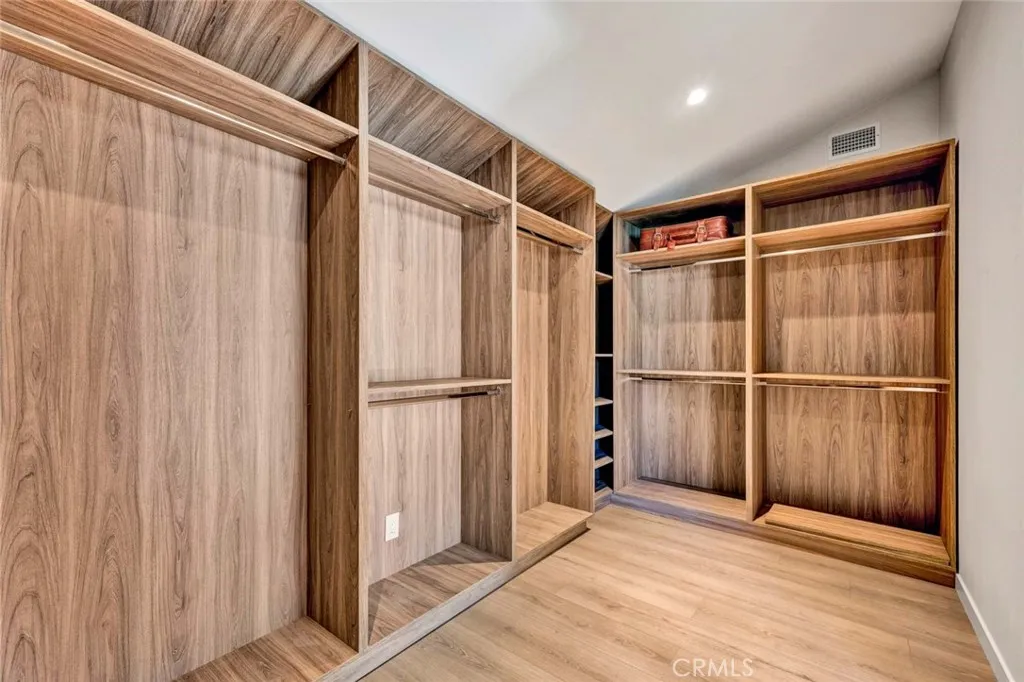 MASSIVE WALK-IN CLOSET!