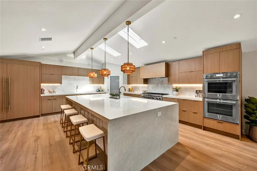 THE KITCHEN IS TO DIE FOR!