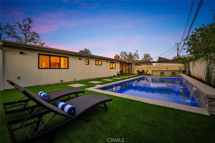 THIS COULD BE YOUR BACKYARD!