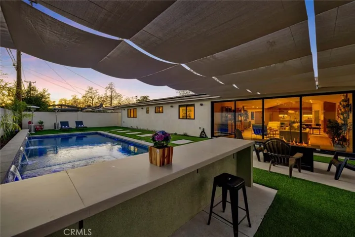 ENTERTAINERS DREAM BACKYARD!
