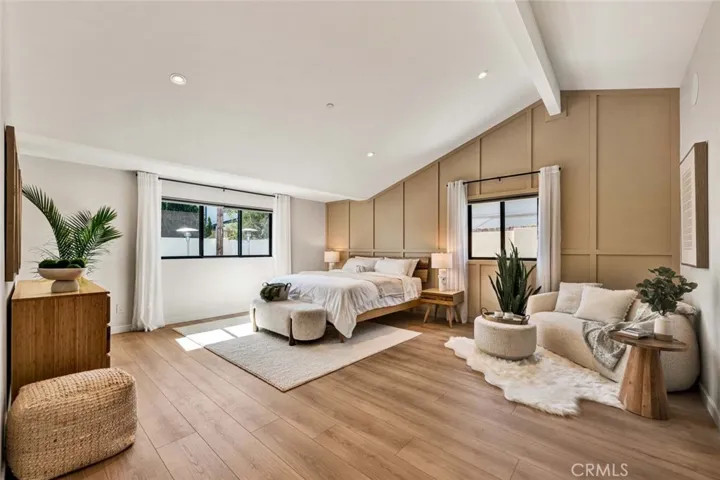 HUGE PRIMARY SUITE
