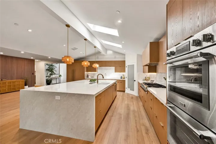 A CHEF WOULD BE DELIGHTED TO COOK IN THIS KITCHEN!