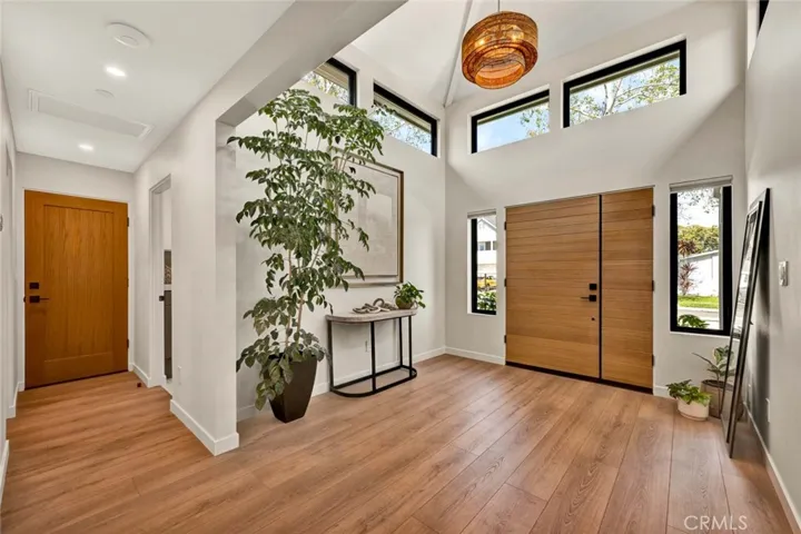 I LOVE THE ENTRYWAY WITH ALL THAT NATURAL LIGHT!