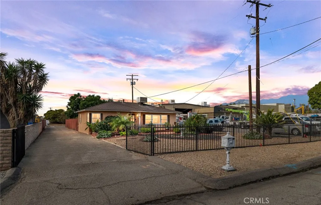 10180 Redwood, Fontana, California 92335 home-pic-1
