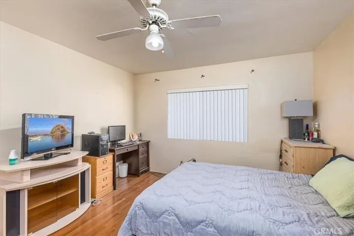 Middle bedroom
