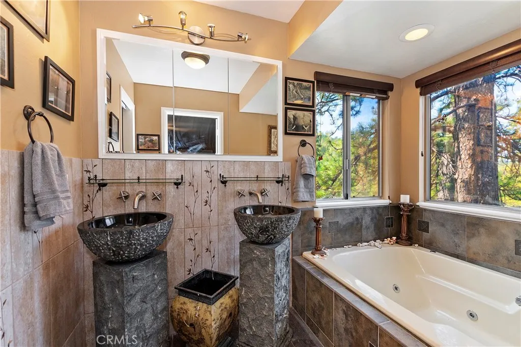 24445 San Moritz Drive, Crestline, California 92325 home-pic-18