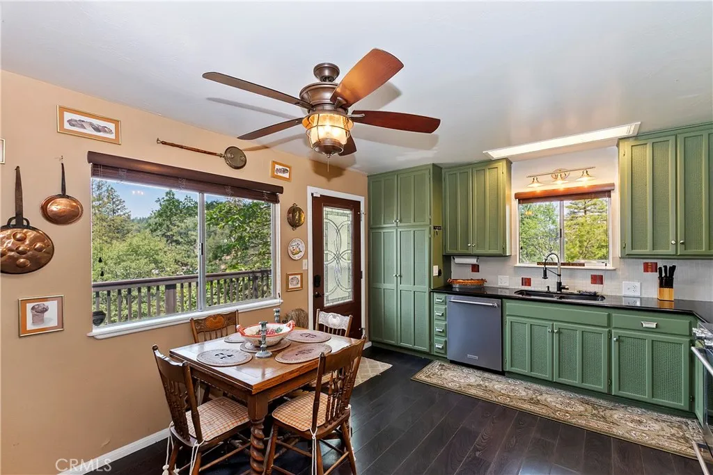 24445 San Moritz Drive, Crestline, California 92325 home-pic-11