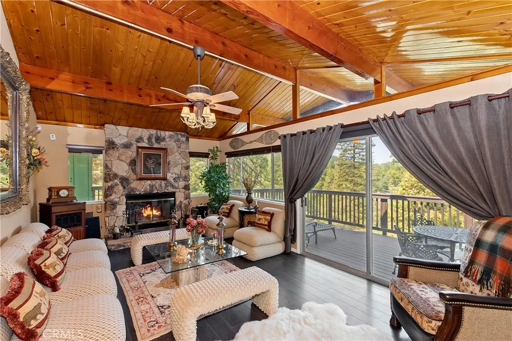 24445 San Moritz Drive, Crestline, California 92325 home-pic-8