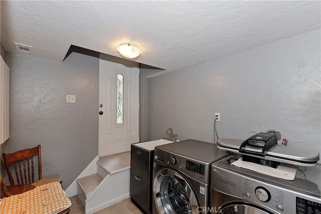 24445 San Moritz Drive, Crestline, California 92325 home-pic-33