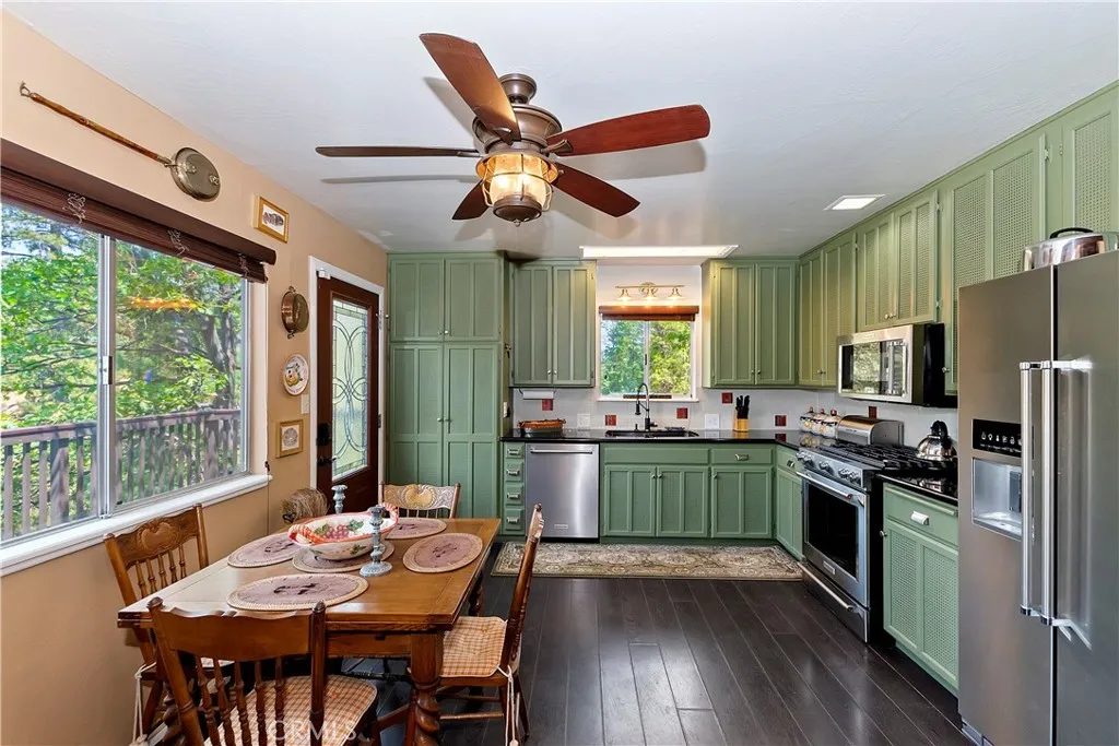 24445 San Moritz Drive, Crestline, California 92325 home-pic-12