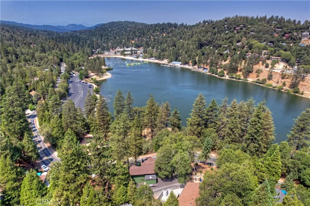 24445 San Moritz Drive, Crestline, California 92325 home-pic-2