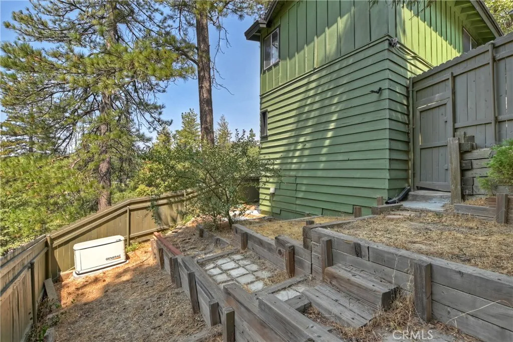 24445 San Moritz Drive, Crestline, California 92325 home-pic-45