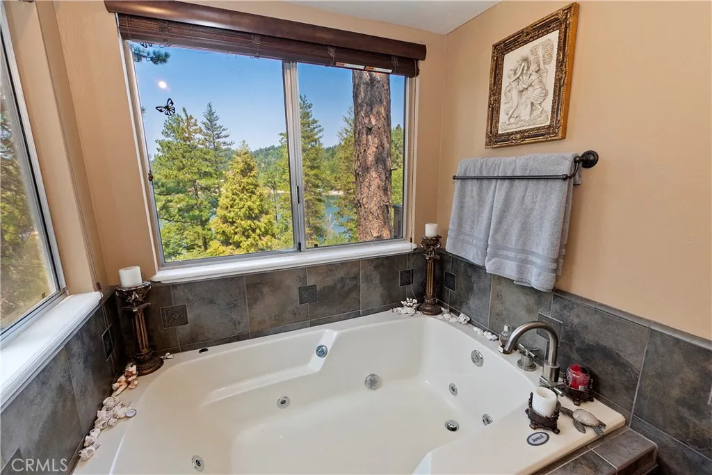 24445 San Moritz Drive, Crestline, California 92325 home-pic-19