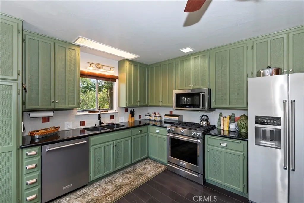 24445 San Moritz Drive, Crestline, California 92325 home-pic-14