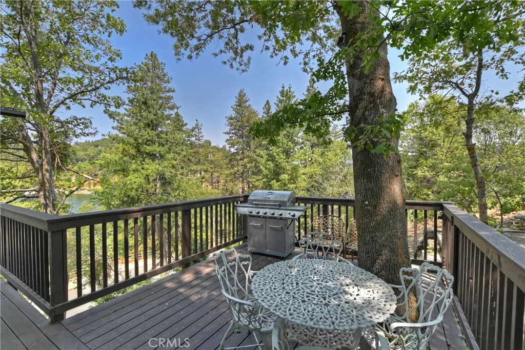 24445 San Moritz Drive, Crestline, California 92325 home-pic-37