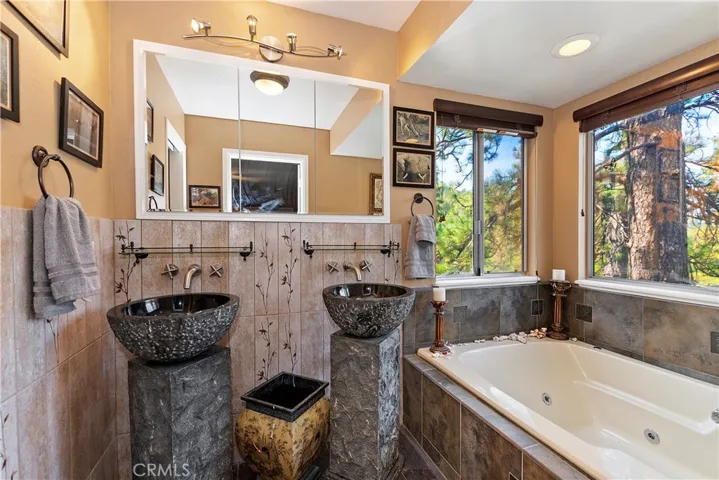 Spa tub in primary bedroom