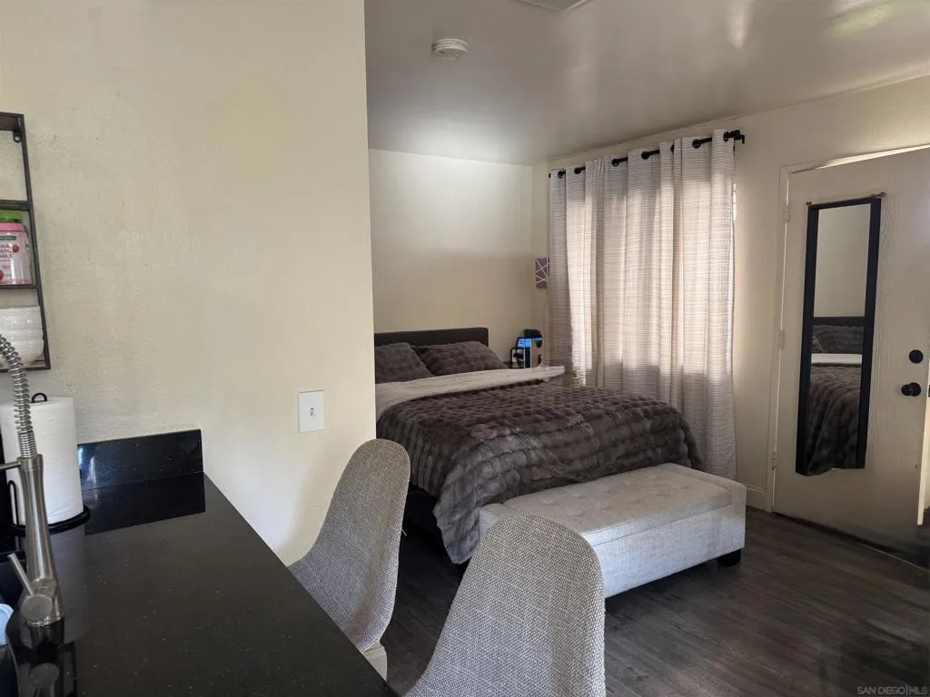 871 W San Ysidro Blvd 9, San Ysidro, California 91914 home-pic-2