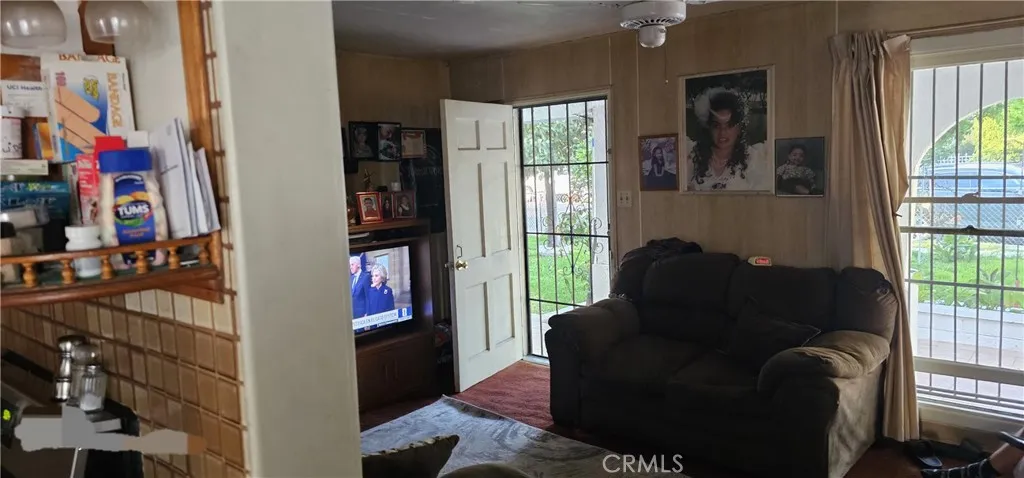 1134 W Chestnut, Santa Ana, California 92703 home-pic-24
