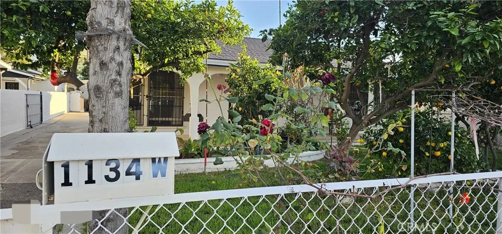 1134 W Chestnut, Santa Ana, California 92703 home-pic-2