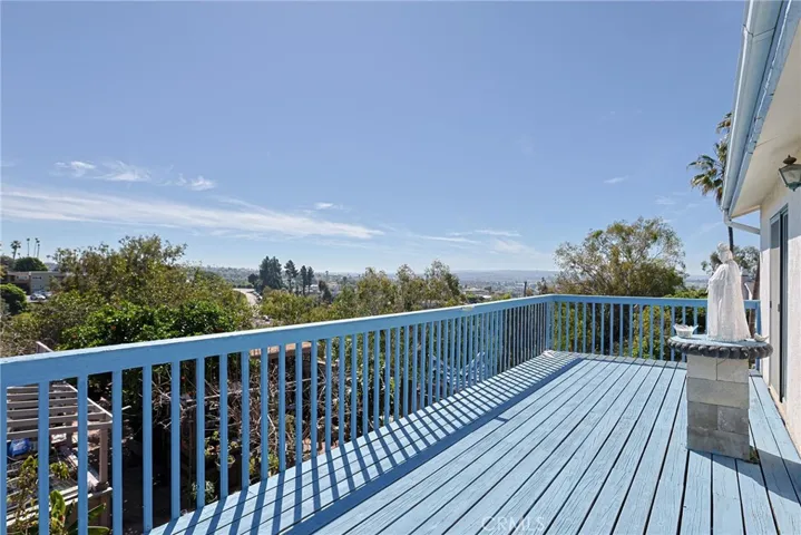 view from balcony, at night you can see the Mission Bay, Downtown SD, firework from Sea World.
