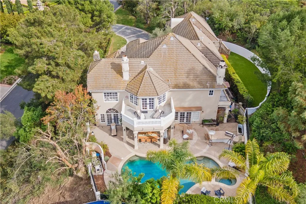 Price modified and now ready to make your own- 27971 Golden Ridge is private and secluded!