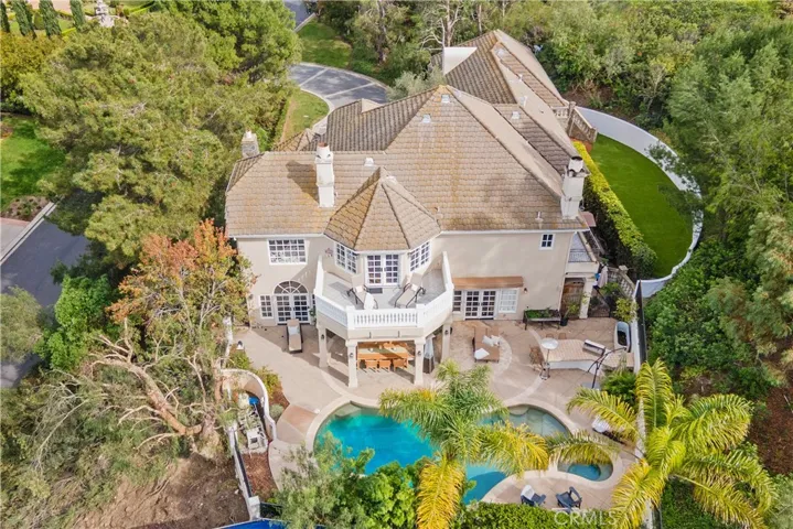 Price modified and now ready to make your own- 27971 Golden Ridge is private and secluded!