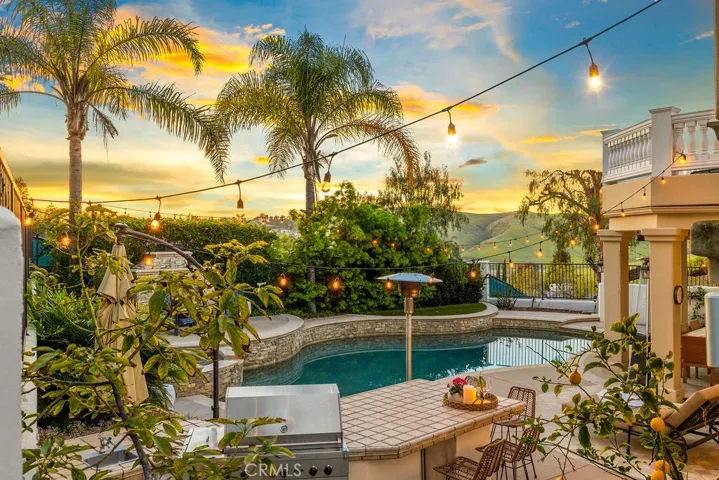 Gorgeous entertainer setting with hillside views/sunsets in the distance!