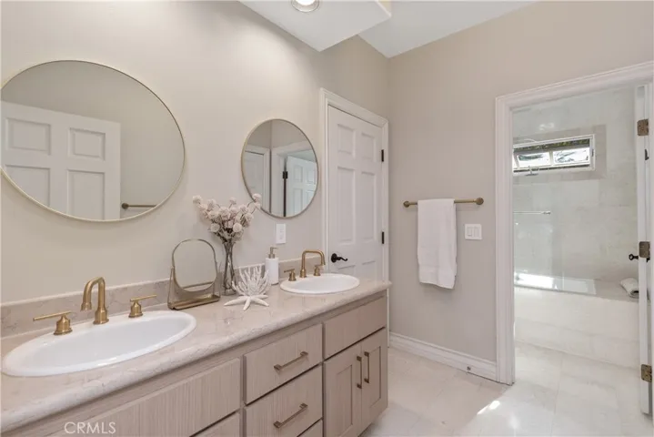 Jack and Jill Bathroom for Bedroom 2 and 3.