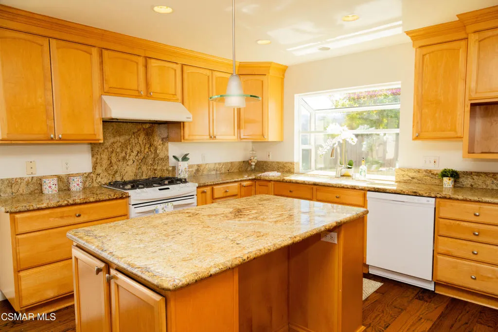 721 N Lois Avenue, Newbury Park, California 91320 home-pic-19