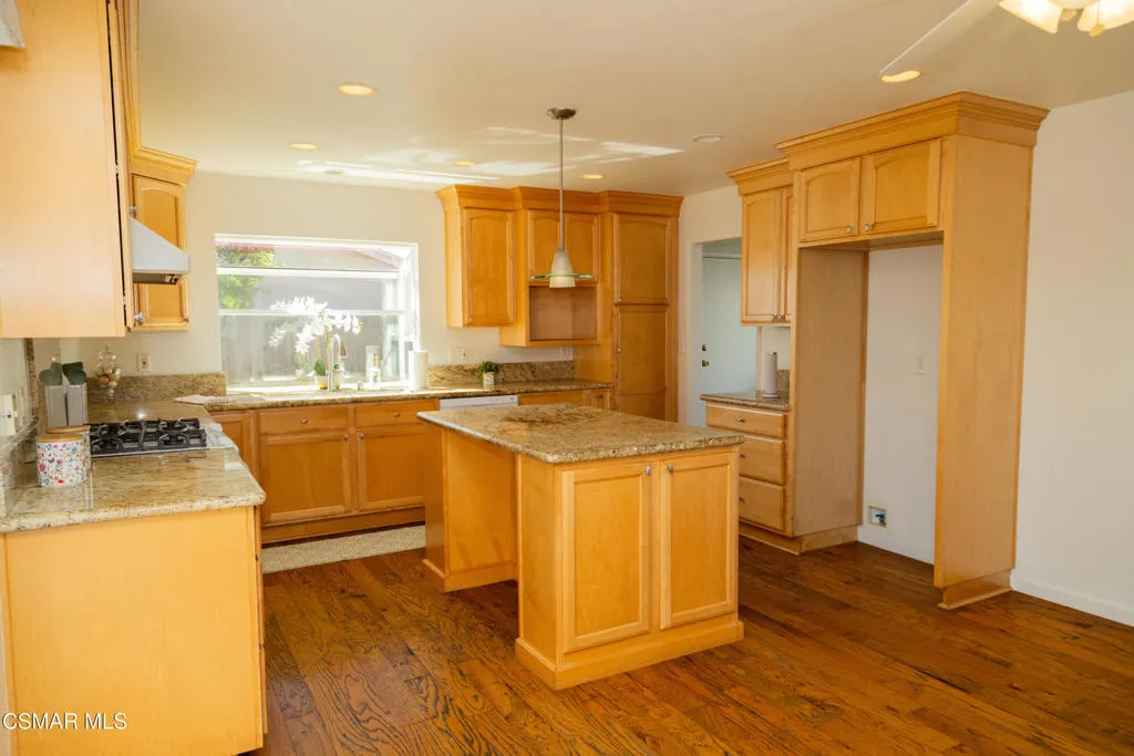 721 N Lois Avenue, Newbury Park, California 91320 home-pic-20