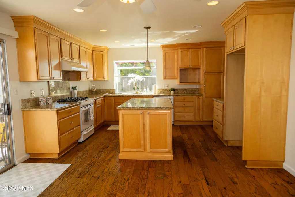 721 N Lois Avenue, Newbury Park, California 91320 home-pic-14