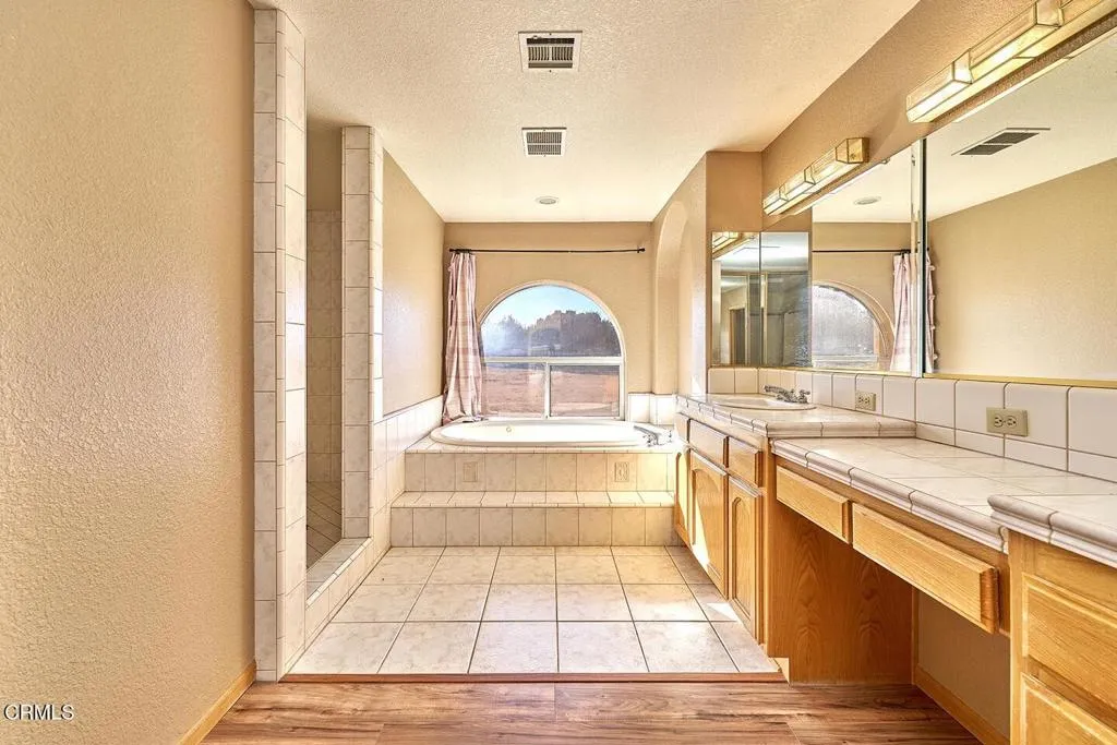 7176 Cataba Road, Oak Hills, California 92344 home-pic-16