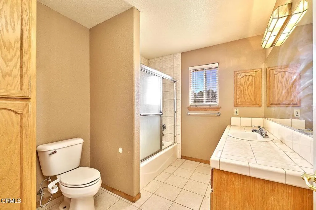7176 Cataba Road, Oak Hills, California 92344 home-pic-26