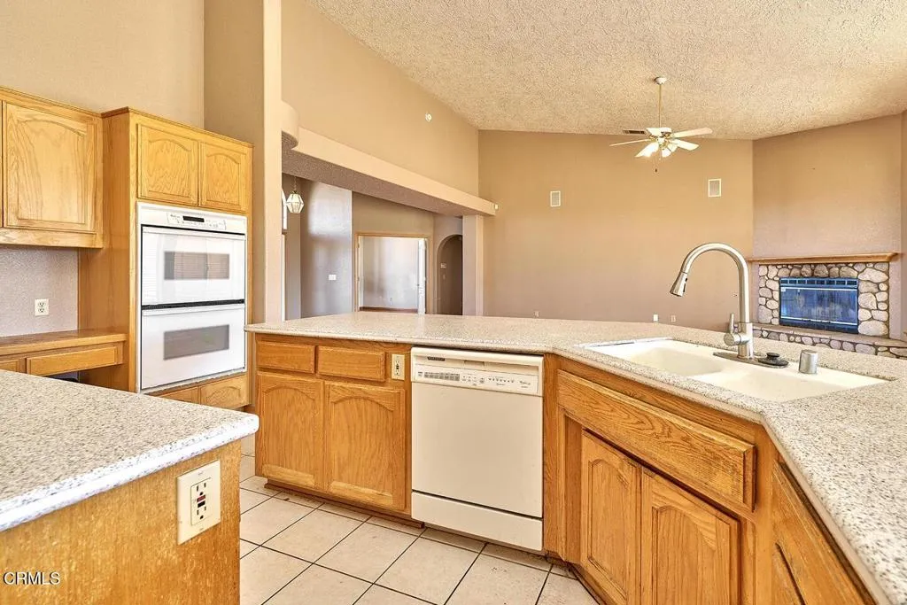 7176 Cataba Road, Oak Hills, California 92344 home-pic-34