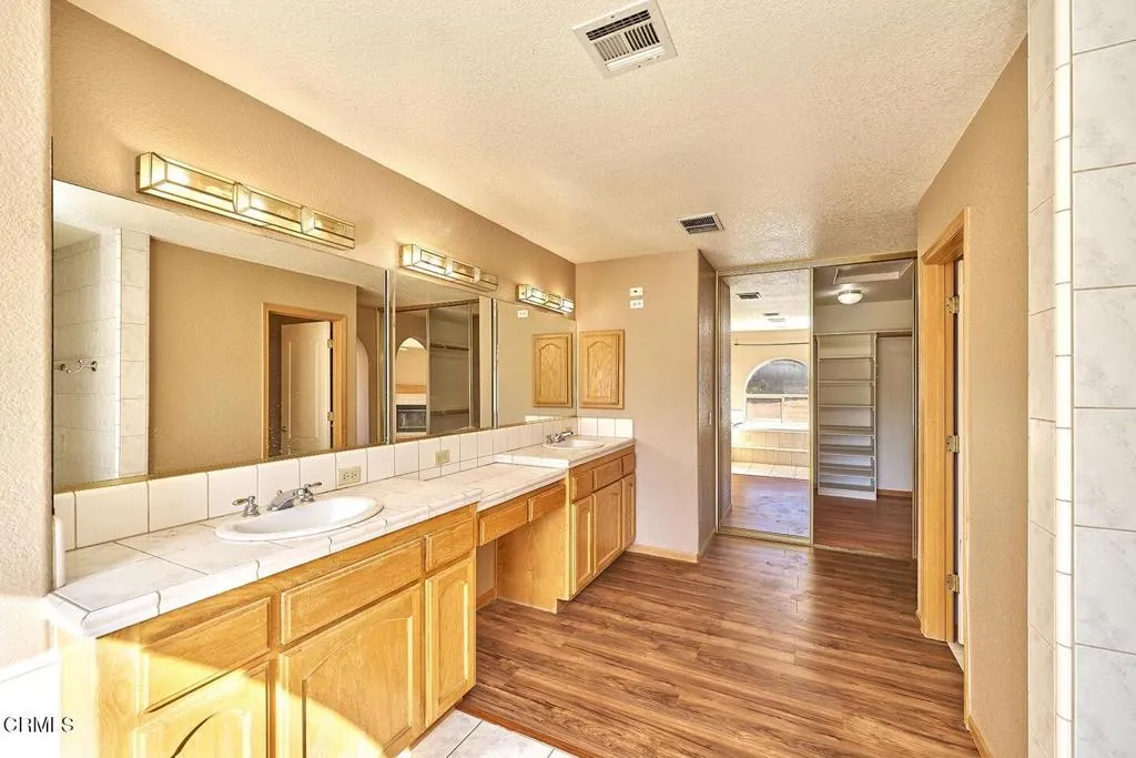7176 Cataba Road, Oak Hills, California 92344 home-pic-8