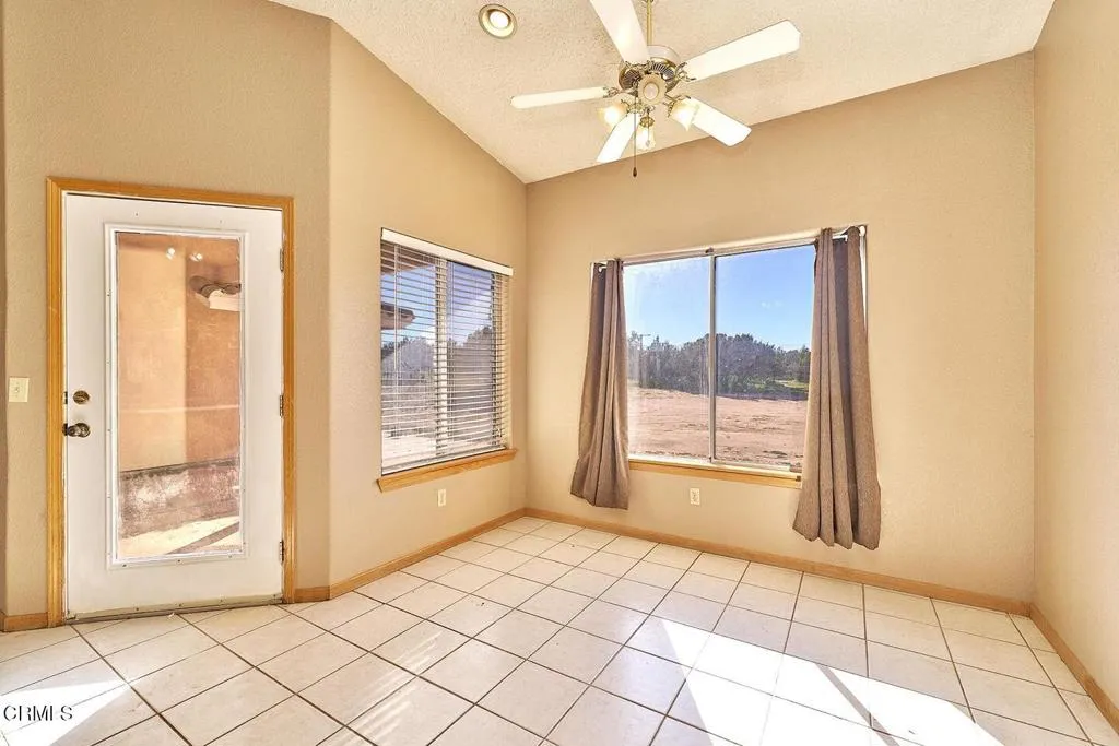 7176 Cataba Road, Oak Hills, California 92344 home-pic-33