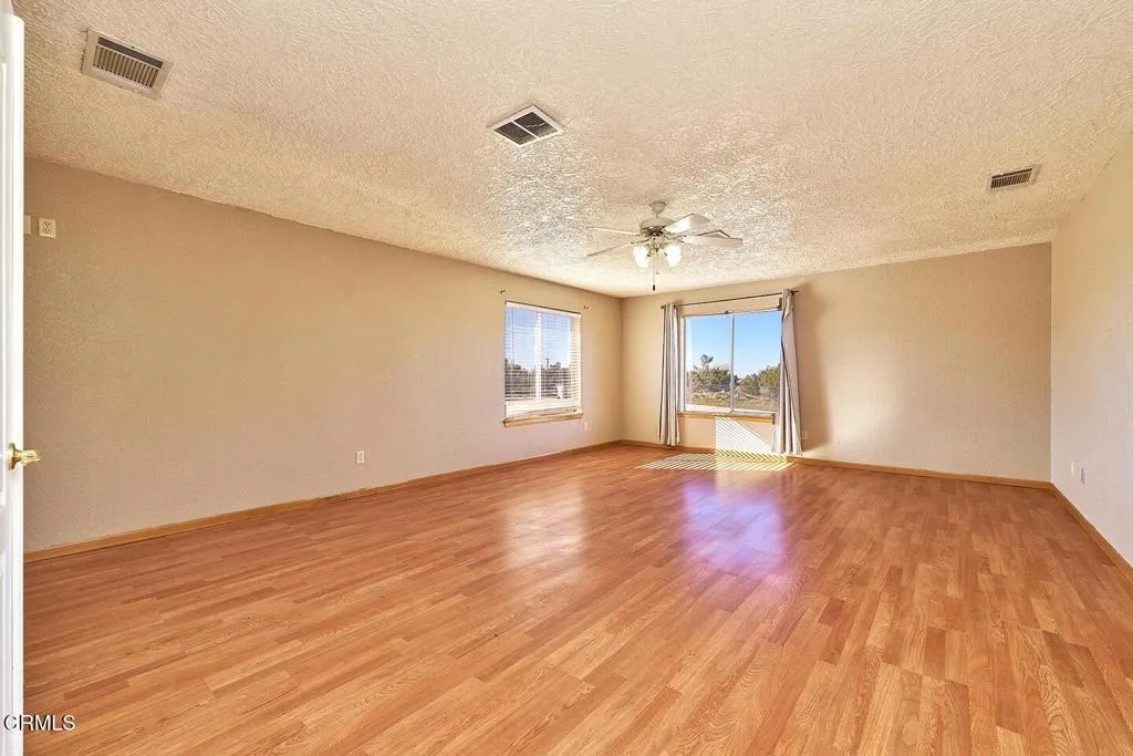 7176 Cataba Road, Oak Hills, California 92344 home-pic-32