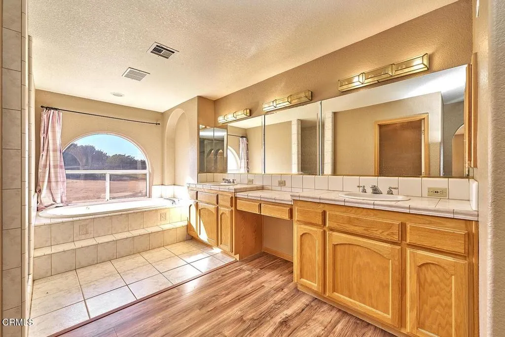7176 Cataba Road, Oak Hills, California 92344 home-pic-17