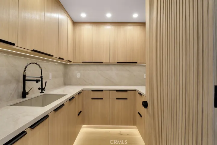 Second kitchen/Laundry room