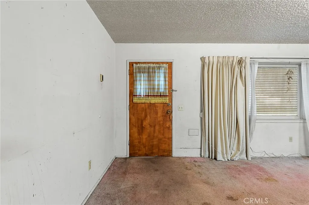 3914 Mckenzie, Riverside, California 92503 home-pic-2