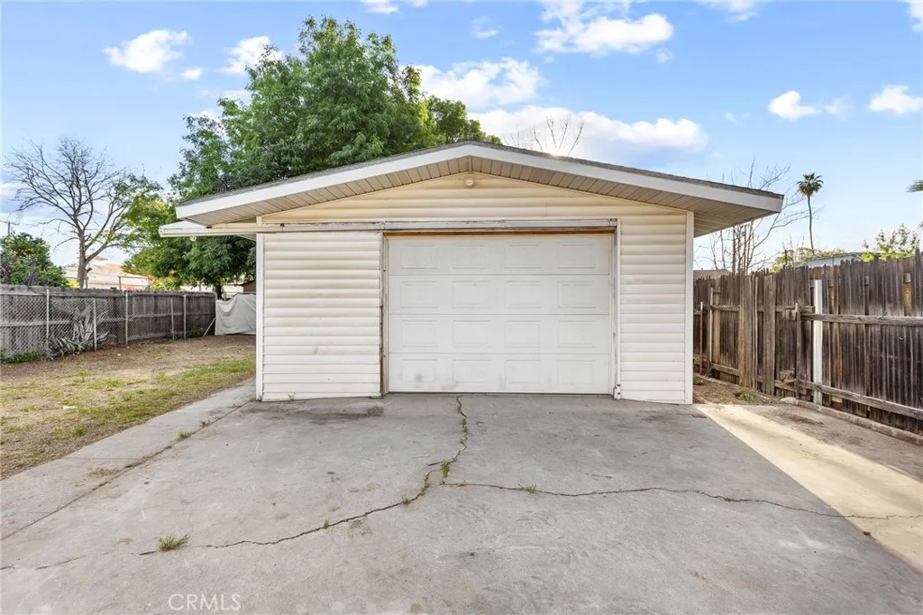 3914 Mckenzie, Riverside, California 92503 home-pic-17
